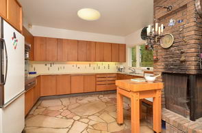 Kitchen - Country homes for sale and luxury real estate including horse farms and property in the Caledon and King City areas near Toronto